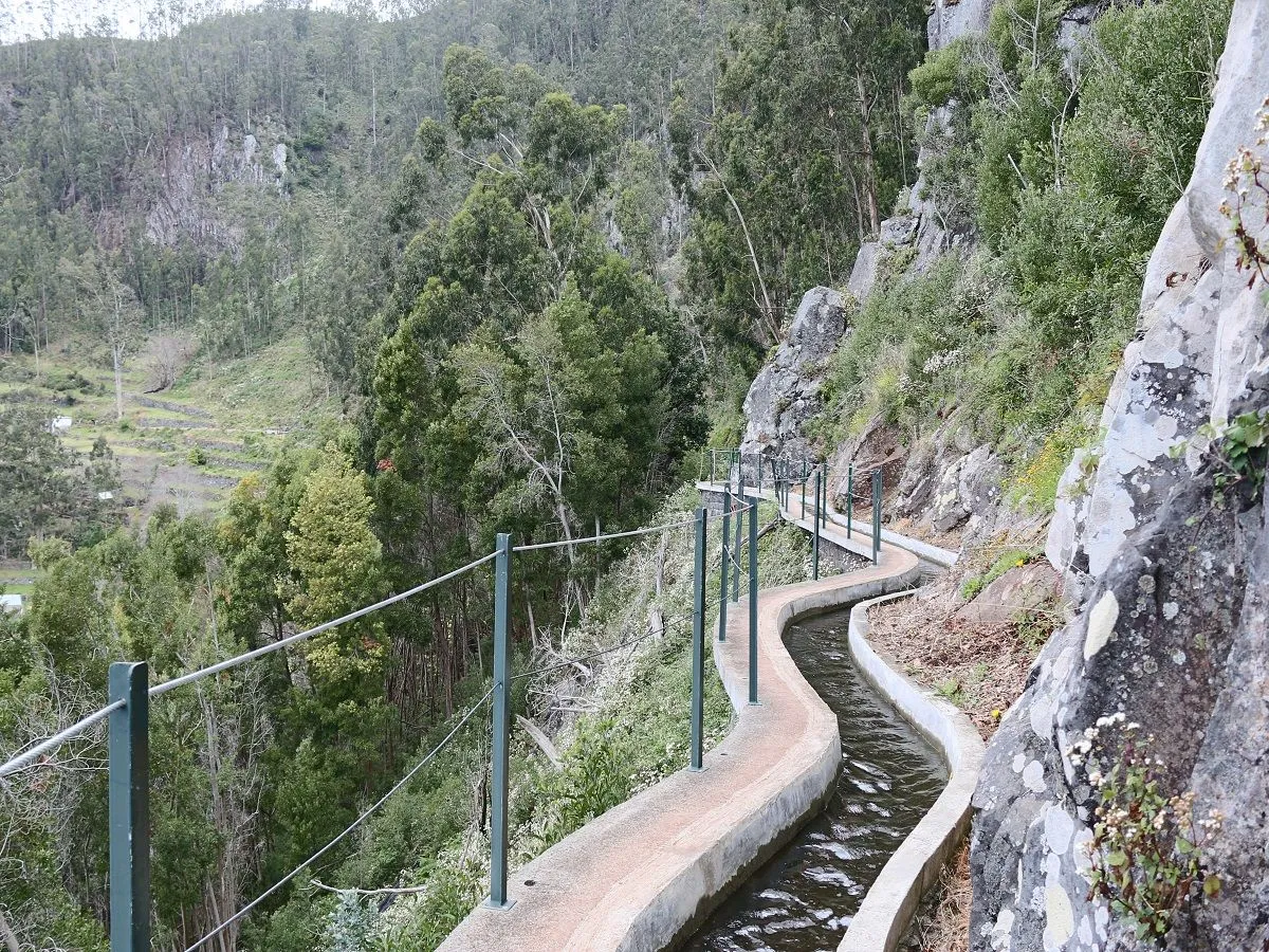 Levada Nova do Arco da Calheta, Madeira hiking trail (L-ARCO)